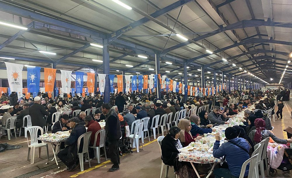 Ak Parti İftar Programı Düzenledi 