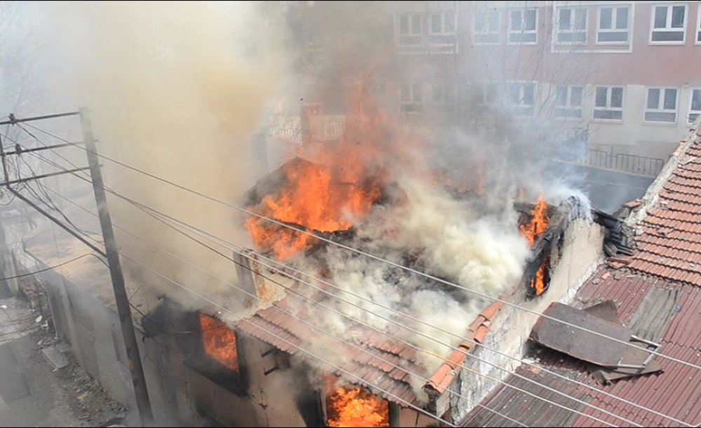 Bir Gün Önce Uyarmıştık, O Bina Yandı