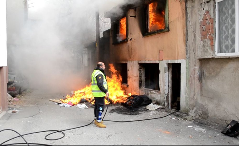 Bir Gün Önce Uyarmıştık, O Bina Yandı