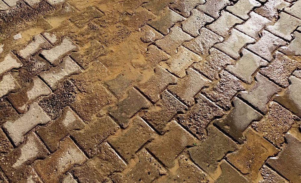 Yine Aynı Nokta Yine Su Patlağı 