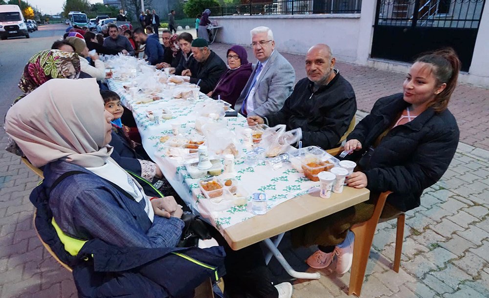 Sevgi Sofrası Vakıflar Mahallesi'nde Kuruldu