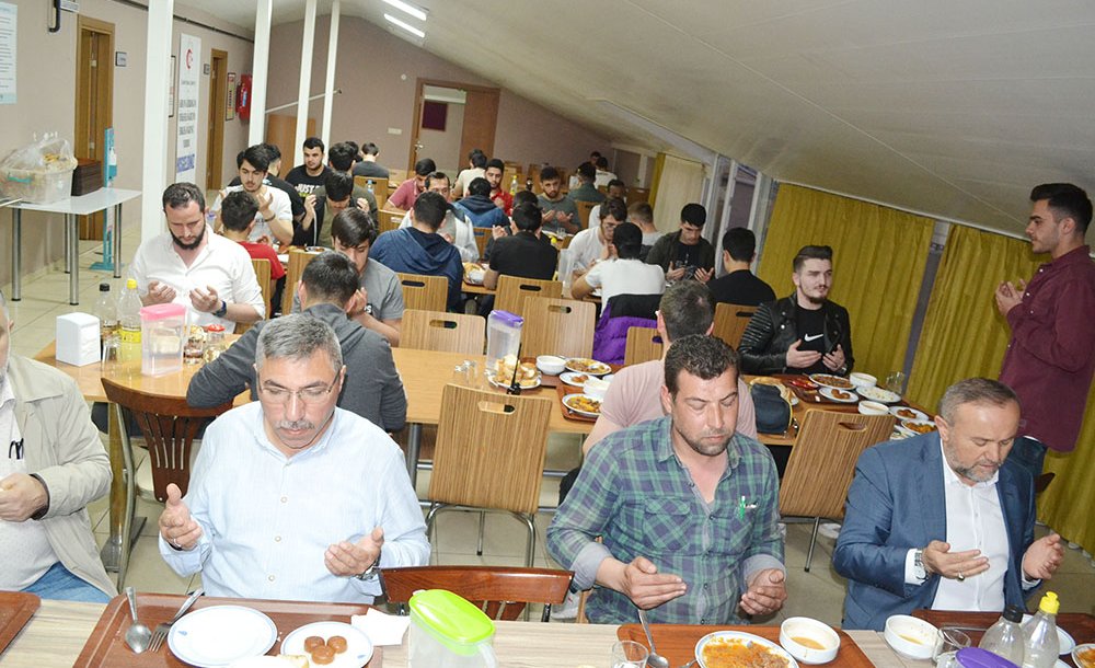 İlim Yayma Cemiyeti İftarda Buluştu 