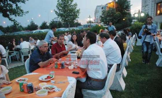 Sgk`dan İftar Yemeği