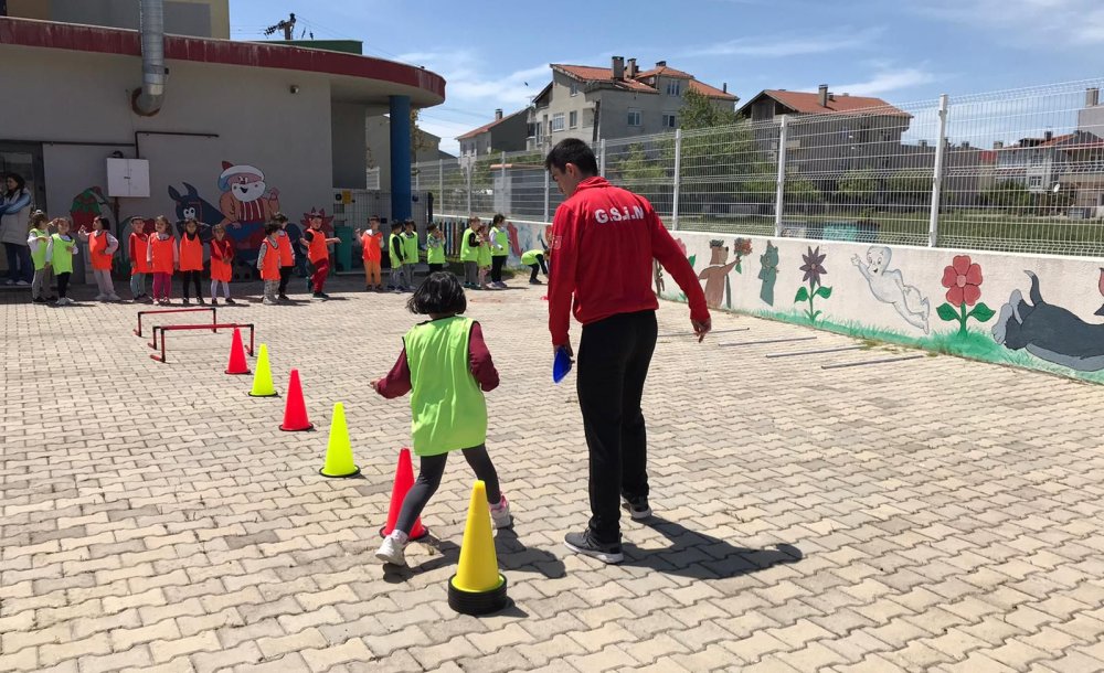 Minikler Eğlenerek Spor Yaptı