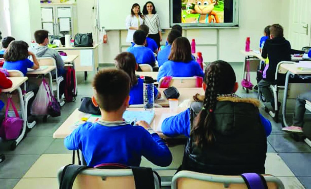 Öğrencilere Diş Sağlığı Bilgilendirmesi 