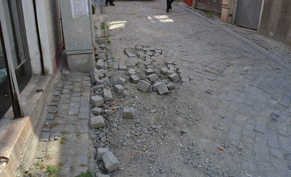 Kazılan Yerlerin Tamiratı Bir Türlü Yapılmıyor!