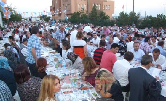Ak Parti'den Yeni Ilçede İftar