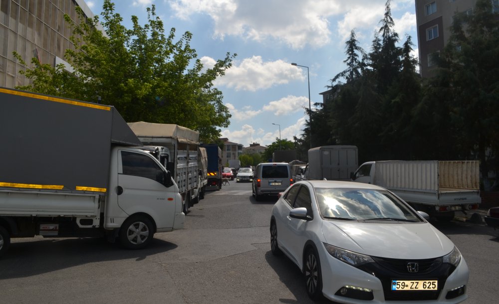 Pazarın Etrafında Keşmekeşlik Yaşanıyor