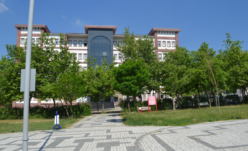 Çöpleri Çöp Kutusu Yerine Yerlere Atıyorlar