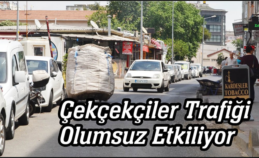 Çekçekçiler Trafiği Olumsuz Etkiliyor