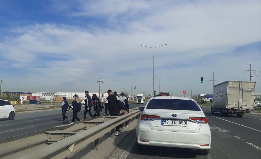 Öğrencilerin Tehlikeli Yolculuğu 