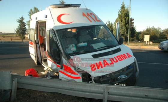 Yaralı Almaya Giden Ambulans Kaza Yaptı