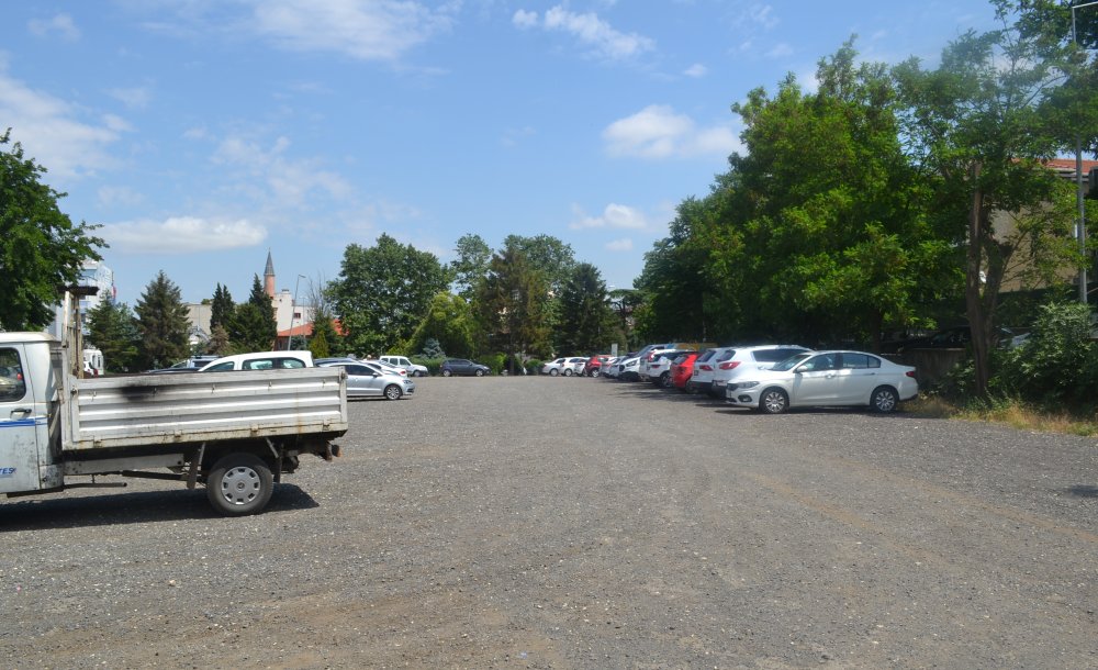 Bir Günlük Otopark Ücret 10 Lira 