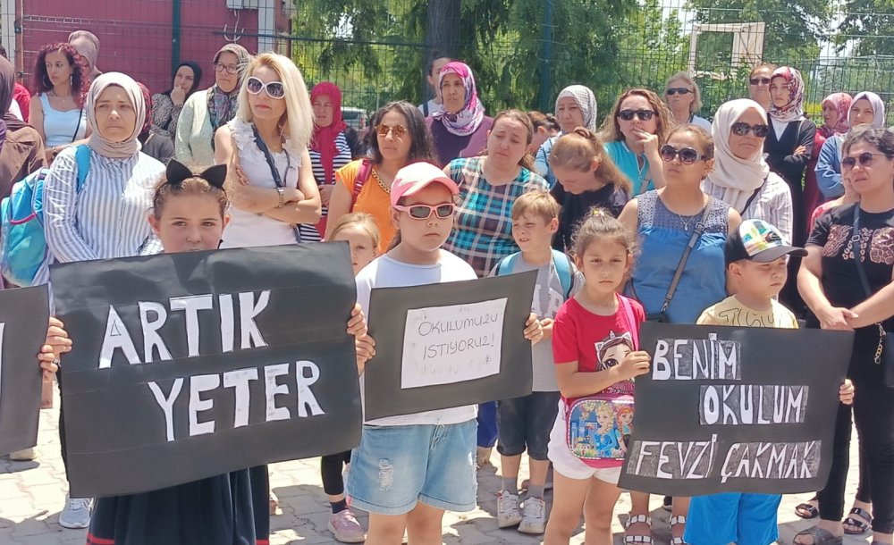 Yıkılan Okullar Yapılmayınca Veliler Feryat Etti 