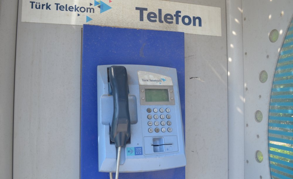 Ankesörlü Telefonlar Pislik İçinde 