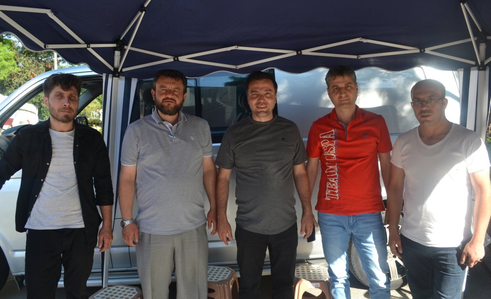 Saadet Partisi Stant Açtı