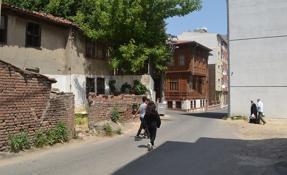 Önü Temizlendi, Tavanı Hala Yapılmadı 
