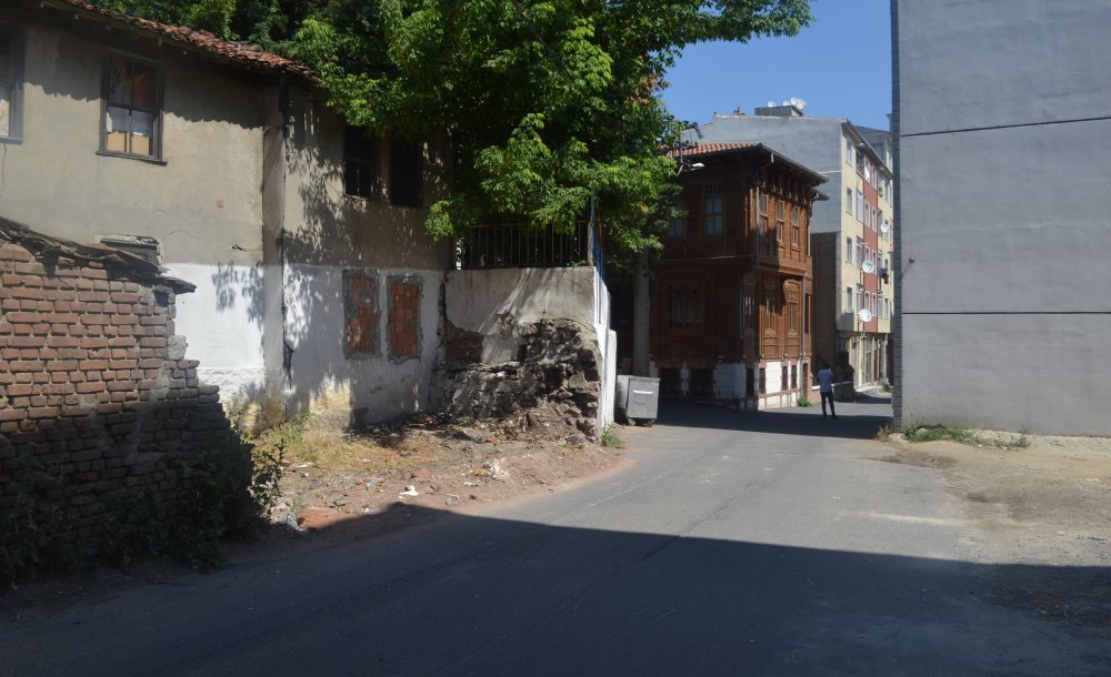 Önü Temizlendi, Tavanı Hala Yapılmadı 