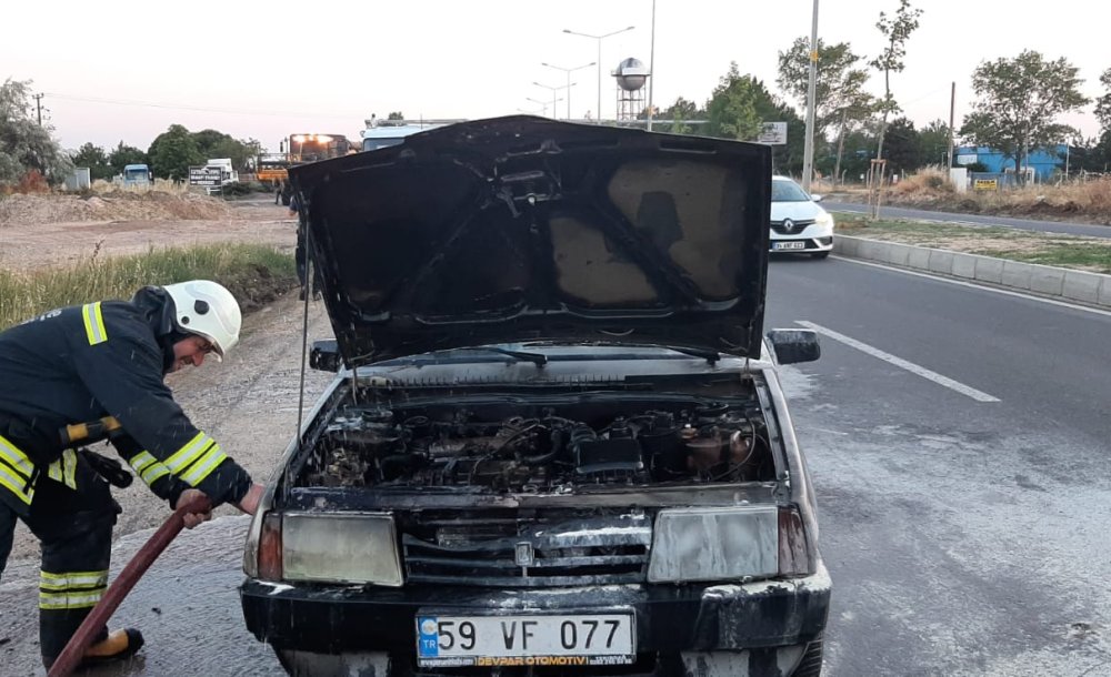 Yanan Araca İtfaiye Müdahale Etti