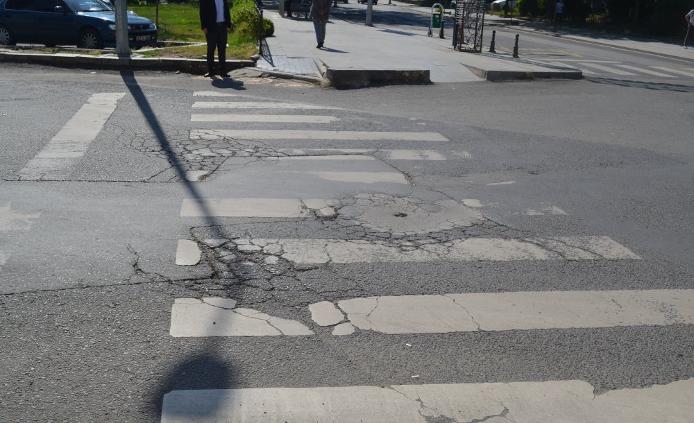 Ana Caddedeki Yolun Durumu Tepki Çekti