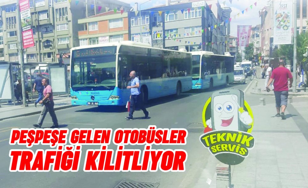 Peşpeşe Gelen Otobüsler Trafiği Kilitliyor
