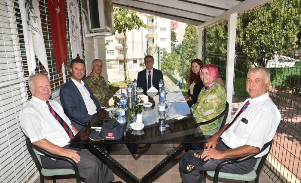 Kaymakam Sarılı Gaziler Derneği'ni Ziyaret Etti 