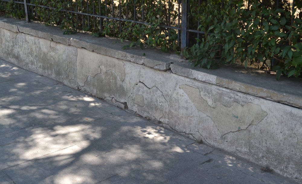 Hastanenin Duvarları Bakım İstiyor