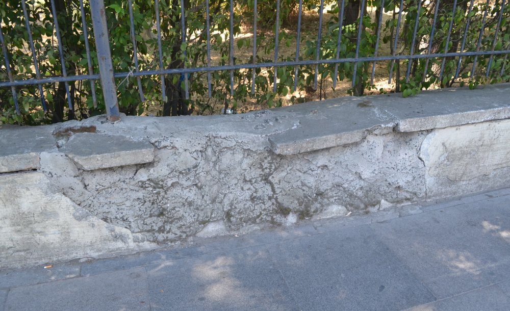 Hastanenin Duvarları Bakım İstiyor