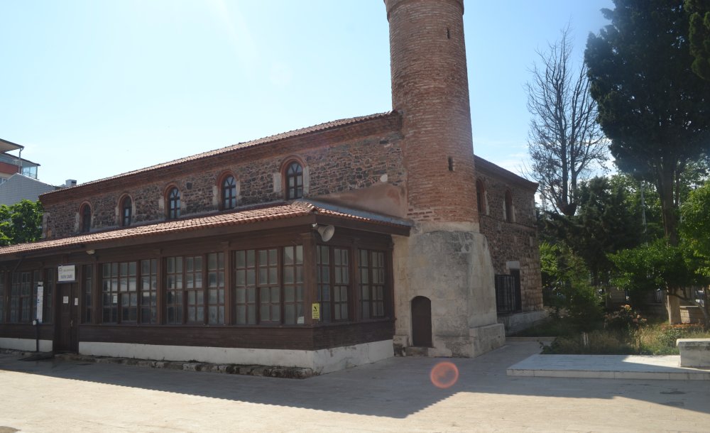 Tarihi Camide İstenmeyen Görüntüler 