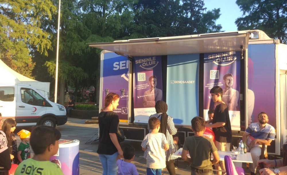 Saadet Partisi'nin Mobil Üye Aracı Çorlu'da 