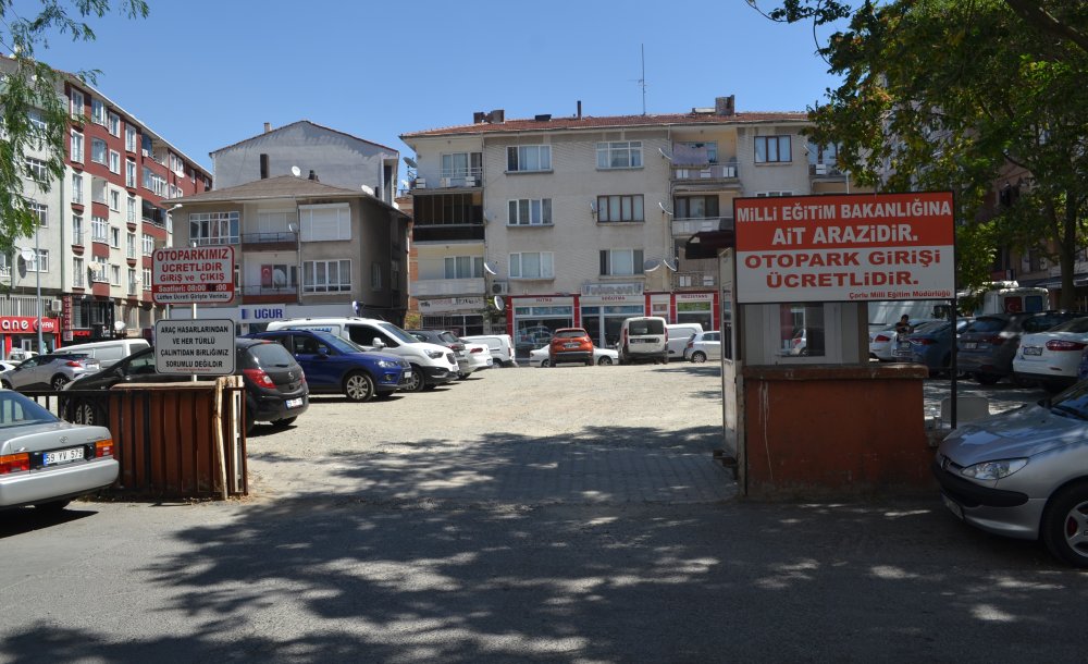 Anaokulu Olacaktı, 2 Yıldır Otopark Olarak Kullanılıyor