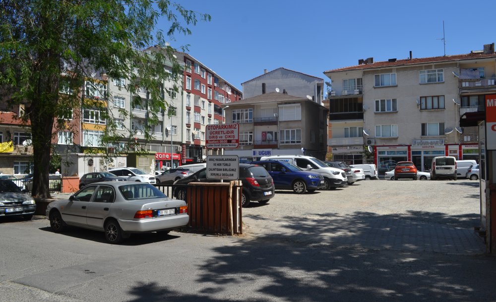 Anaokulu Olacaktı, 2 Yıldır Otopark Olarak Kullanılıyor