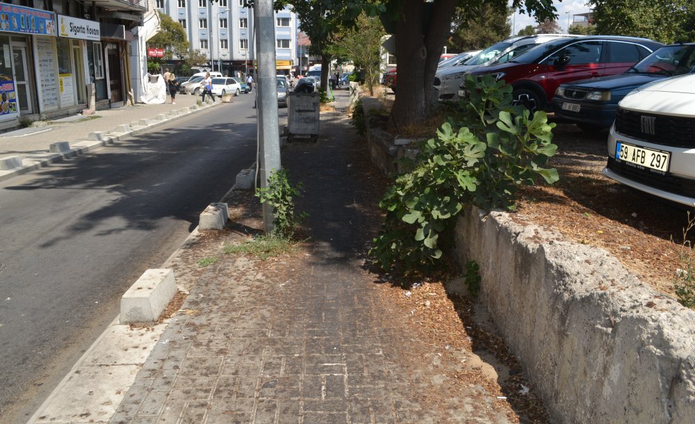 Kaldırımların Hali Tepki Çekti 