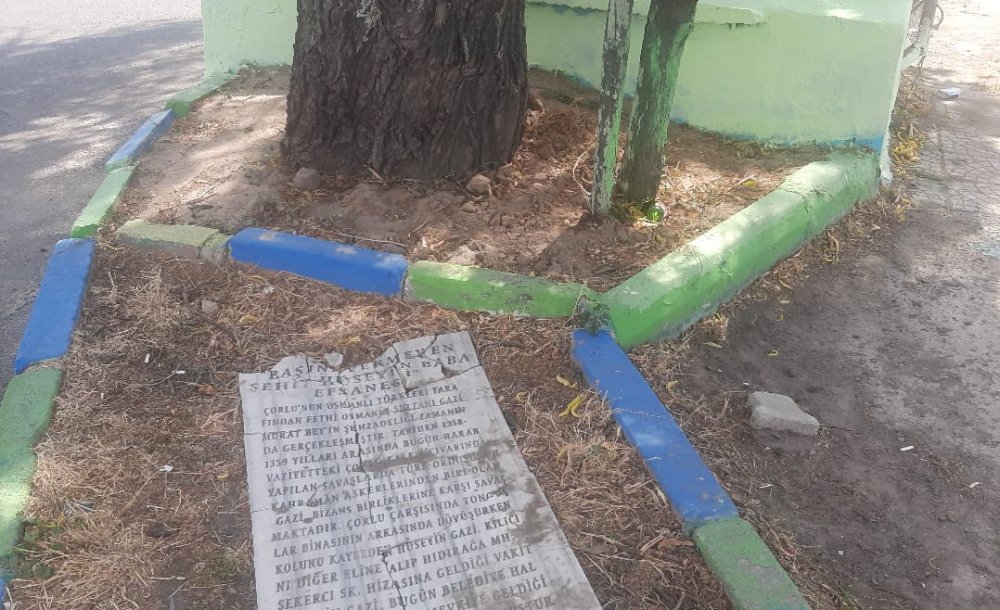 Şehit Hüseyin Gazi'nin Mezarı Yürek Burkuyor