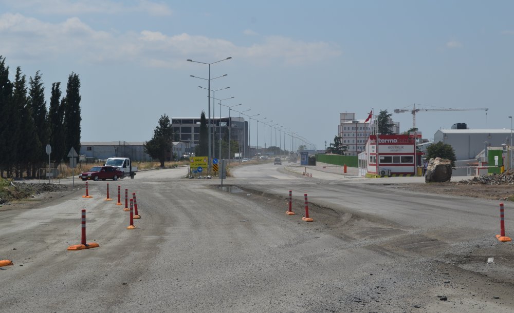 Bitmeyen Yol Tehlike Saçıyor!