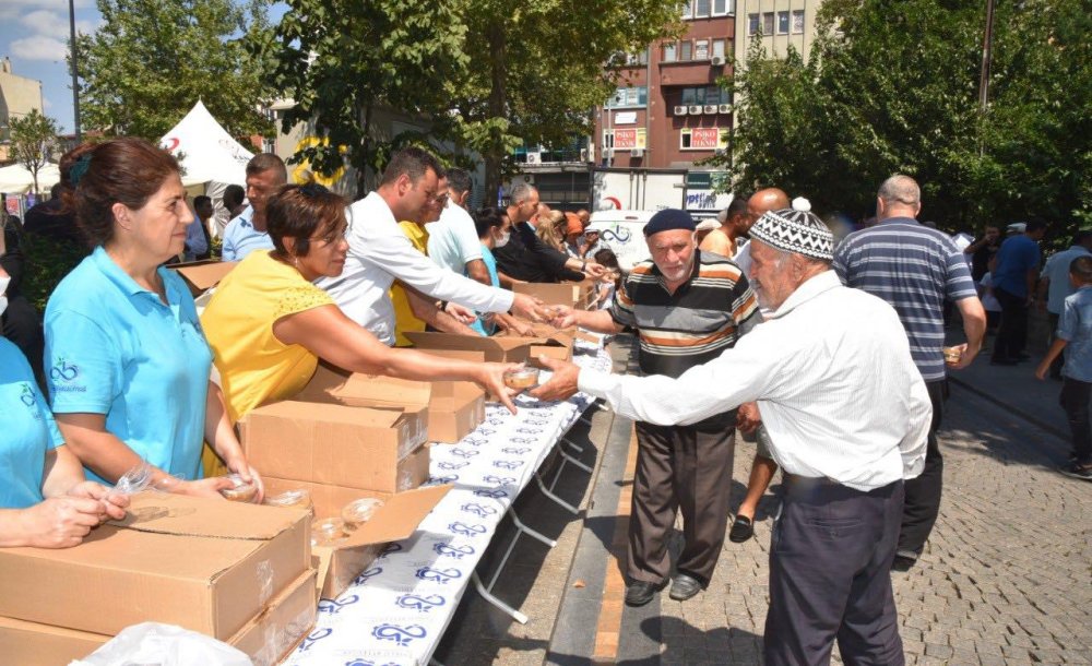 Çorlu Belediyesi Aşure Dağıttı