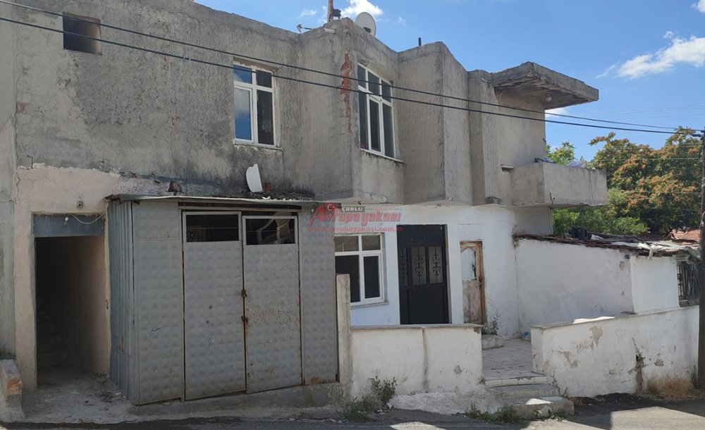 Evi Yanan Aileye Kaymakamlık Yardım Elini Uzattı 