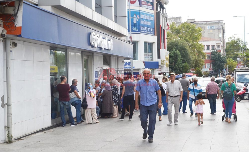 Bankaların Önündeki Promosyon Yoğunluğu Devam Ediyor