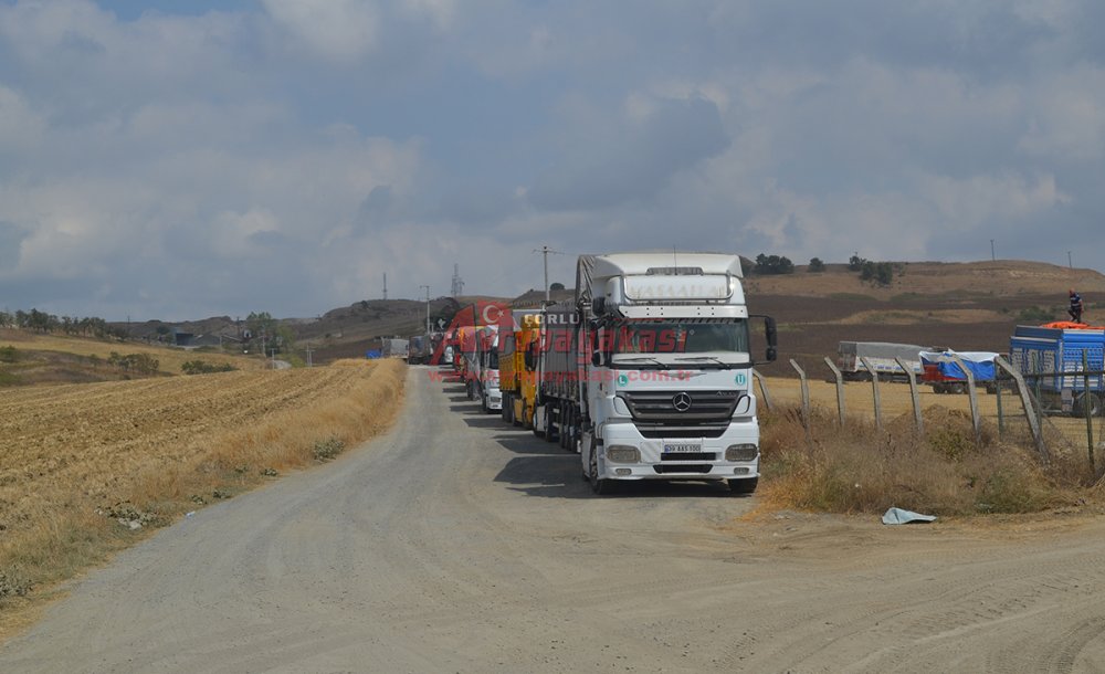 Yüzlerce Kamyon Buğday Boşaltmak İçin Bekliyor