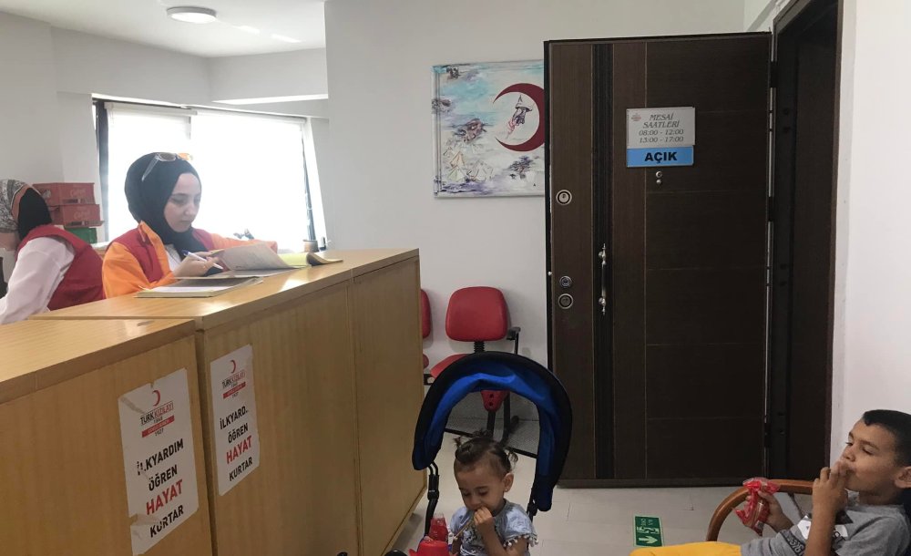 Kızılay Yardımlara Devam Ediyor