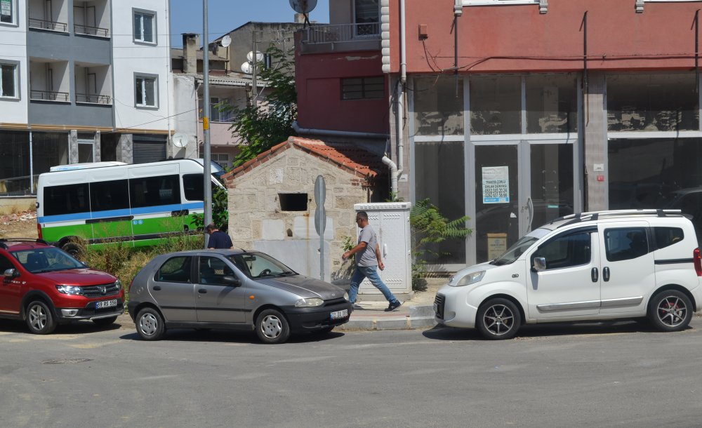150 Yıllık Tarihi Çeşme Öylece Bırakıldı 