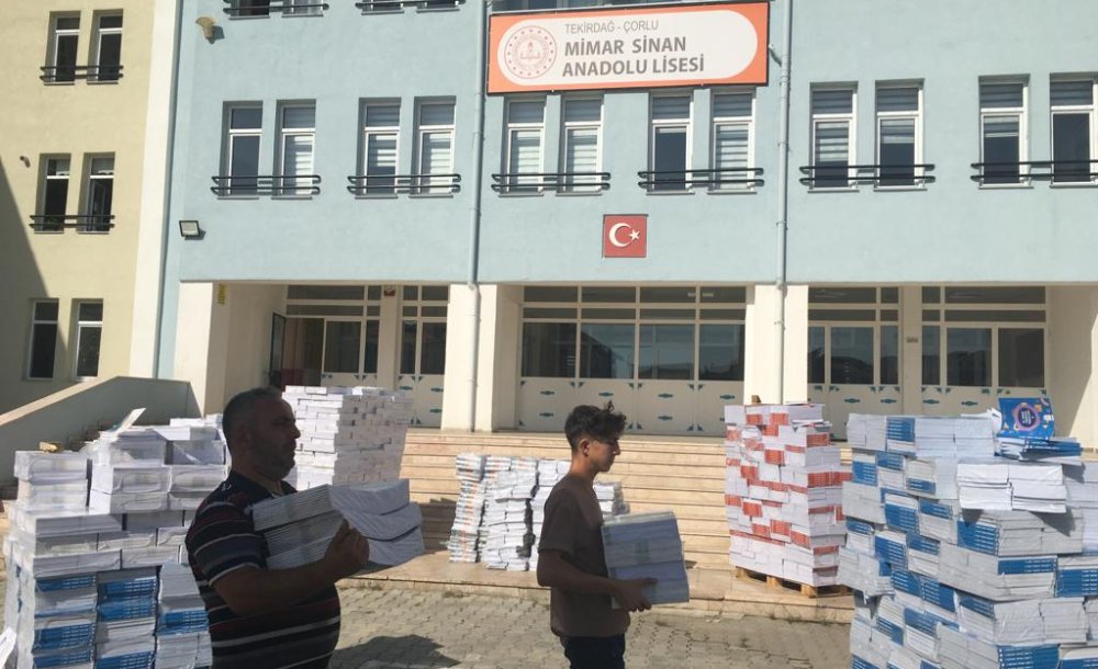 Çorlu'da 585 Bin Ücretsiz Ders Kitabı Dağıtıldı 