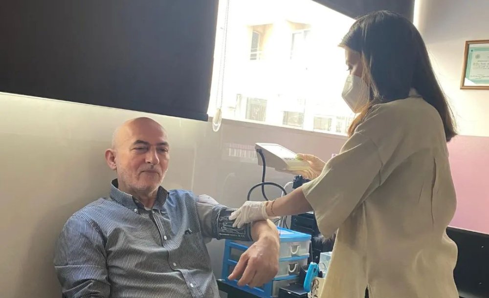 Halk Sağlığı Haftası'nda Vatandaşlara Sağlık Taraması Yapıldı 