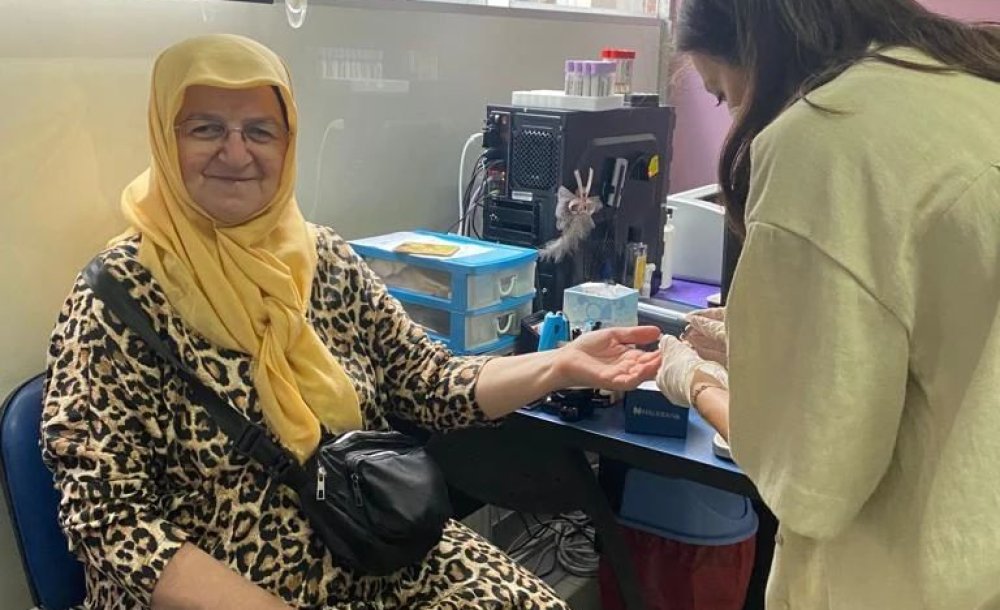 Halk Sağlığı Haftası'nda Vatandaşlara Sağlık Taraması Yapıldı 