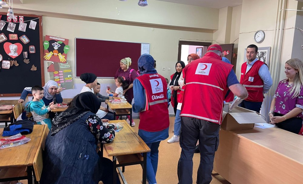 Kızılay Minik Öğrencileri Sevindirdi