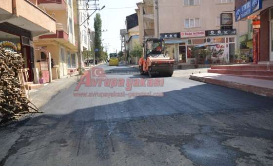 Erdal İnönü Caddesi'nde Asfaltlama