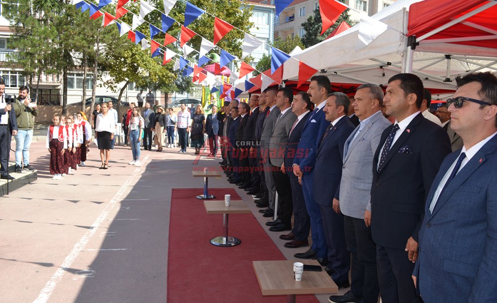 İlk Ders Zilini Kaymakam Eldivan Çaldı 