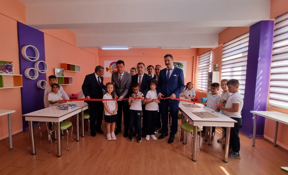 İlk Ders Zilini Kaymakam Eldivan Çaldı 