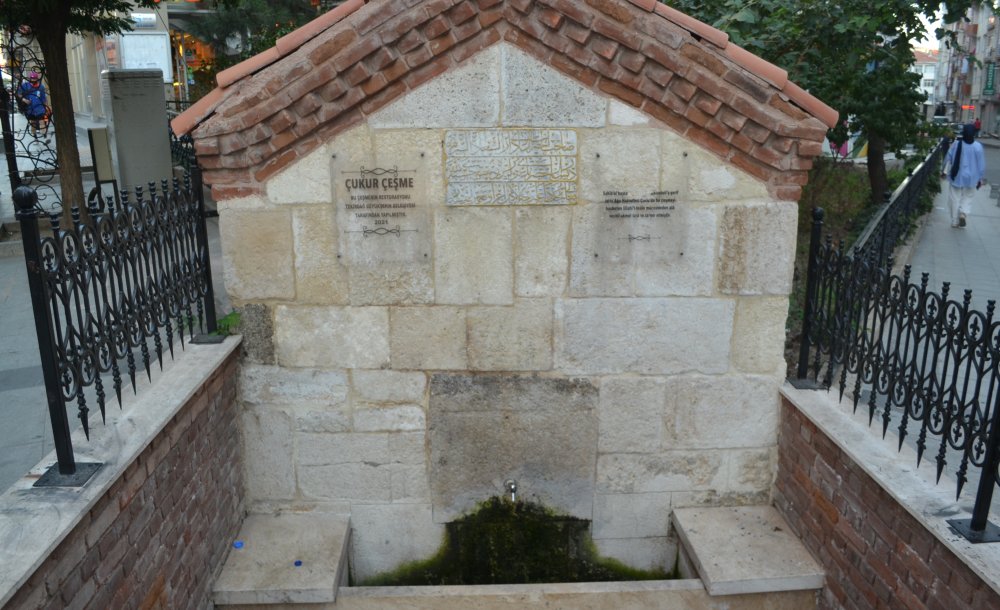 Yeni Restore Edilen Tarihi Çeşmenin Demirleri Çalındı