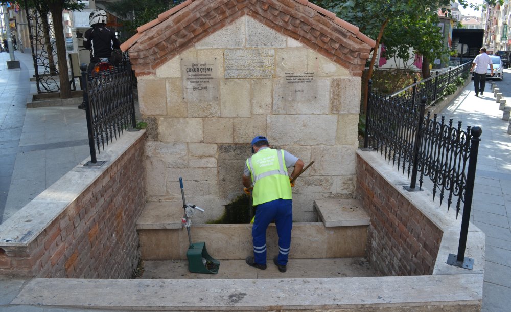 Tarihi Çukur Çeşme Temizlendi 